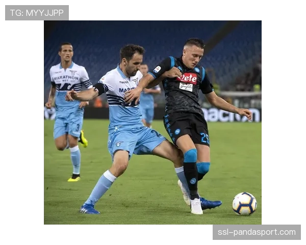 教练视角镜头记录:那不勒斯vs拉齐奥,双方主帅在丢球后的即时战术指令对比